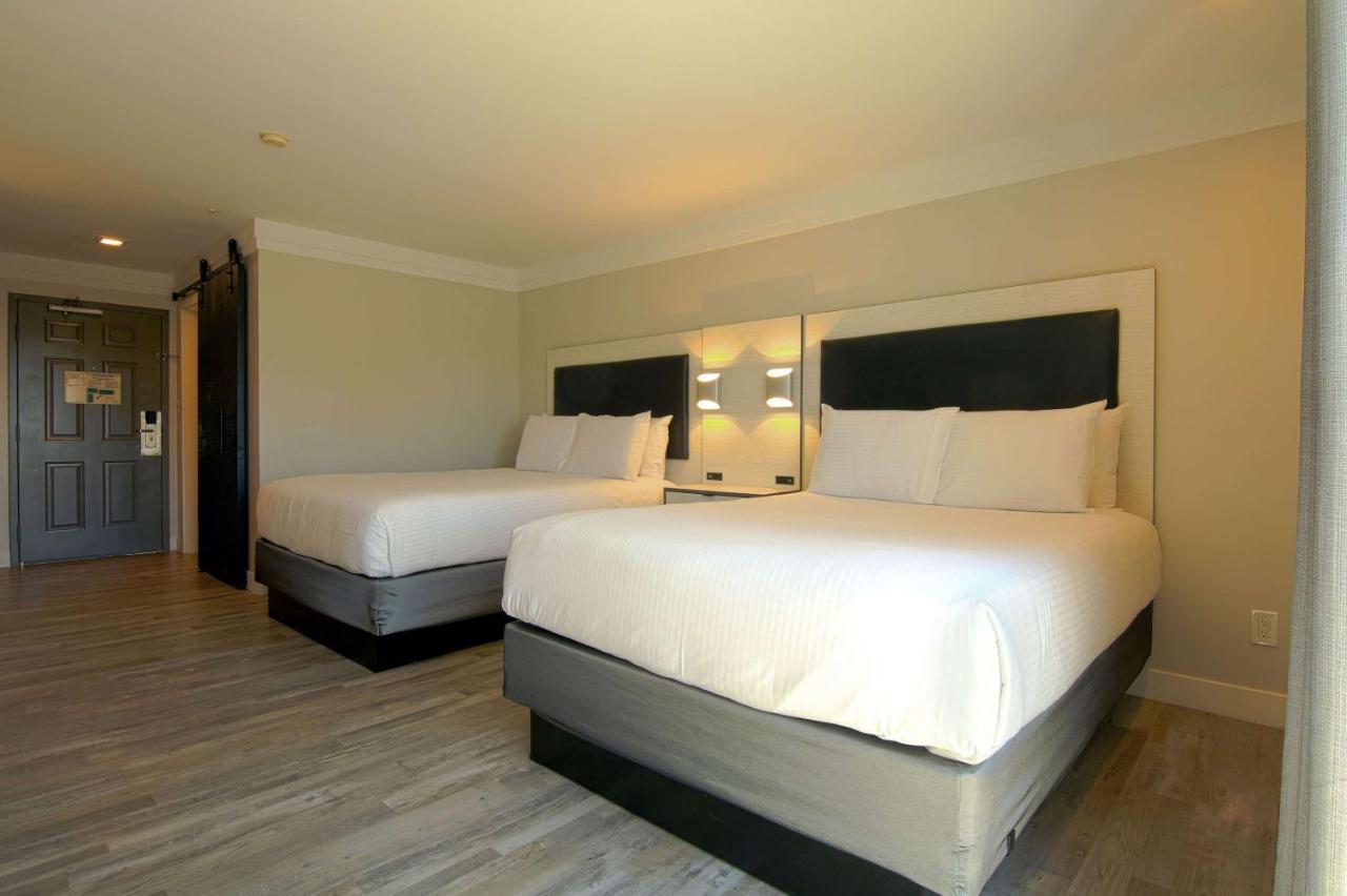 Art Hotel Лагуна Бийч Екстериор снимка