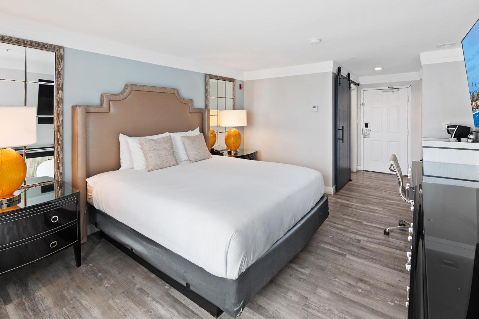 Art Hotel Лагуна Бийч Екстериор снимка