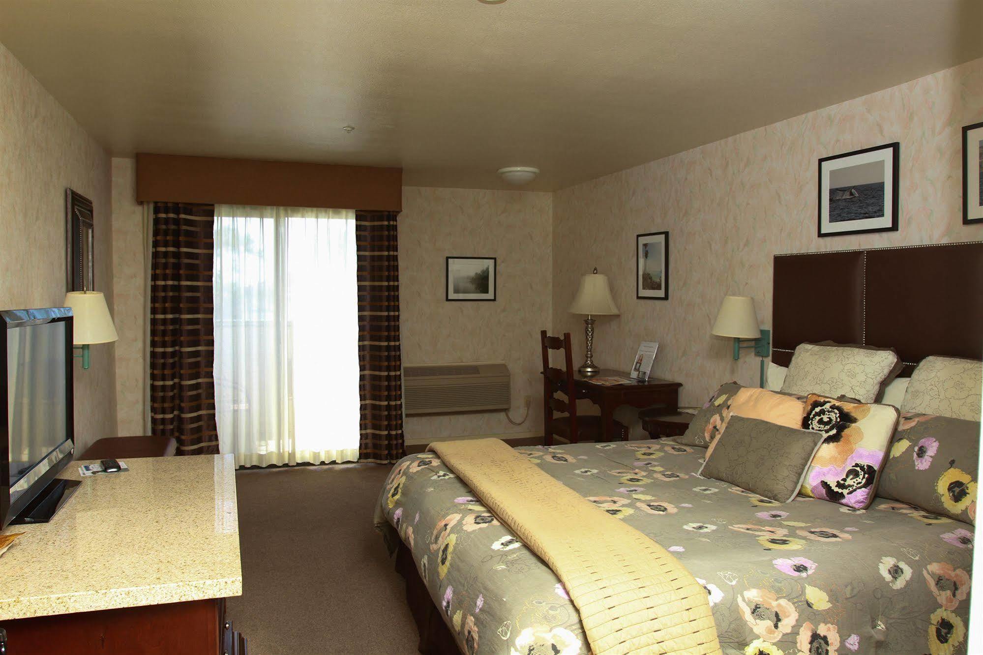Art Hotel Лагуна Бийч Екстериор снимка
