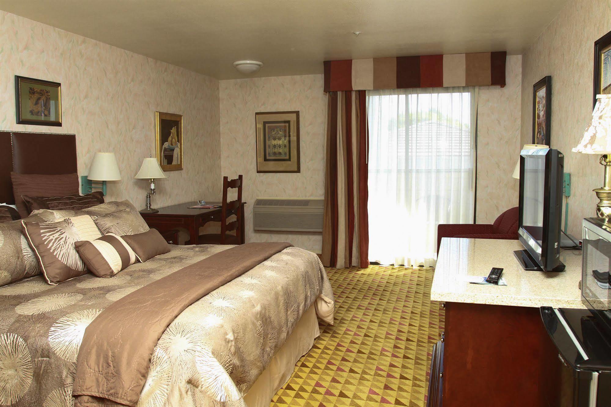 Art Hotel Лагуна Бийч Екстериор снимка