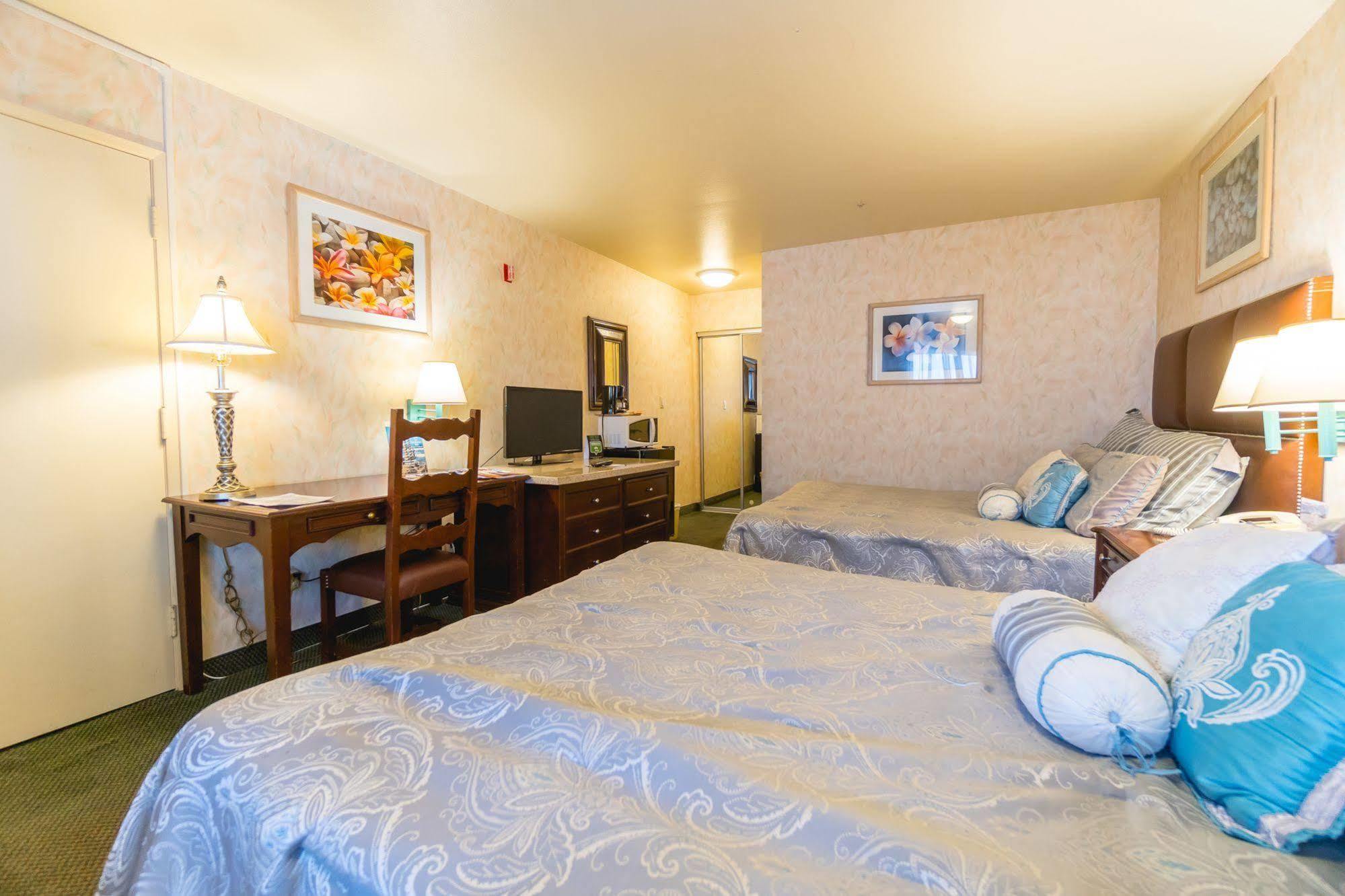 Art Hotel Лагуна Бийч Екстериор снимка
