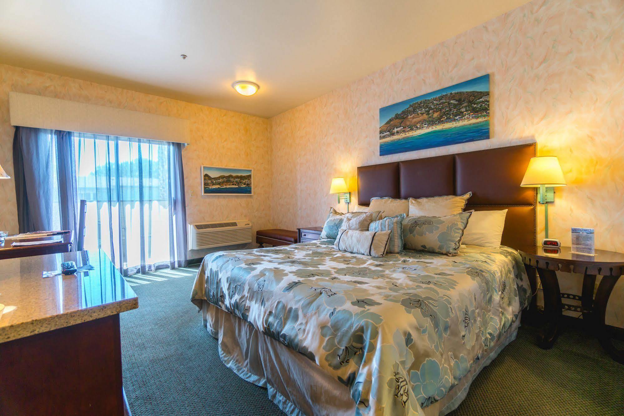 Art Hotel Лагуна Бийч Екстериор снимка
