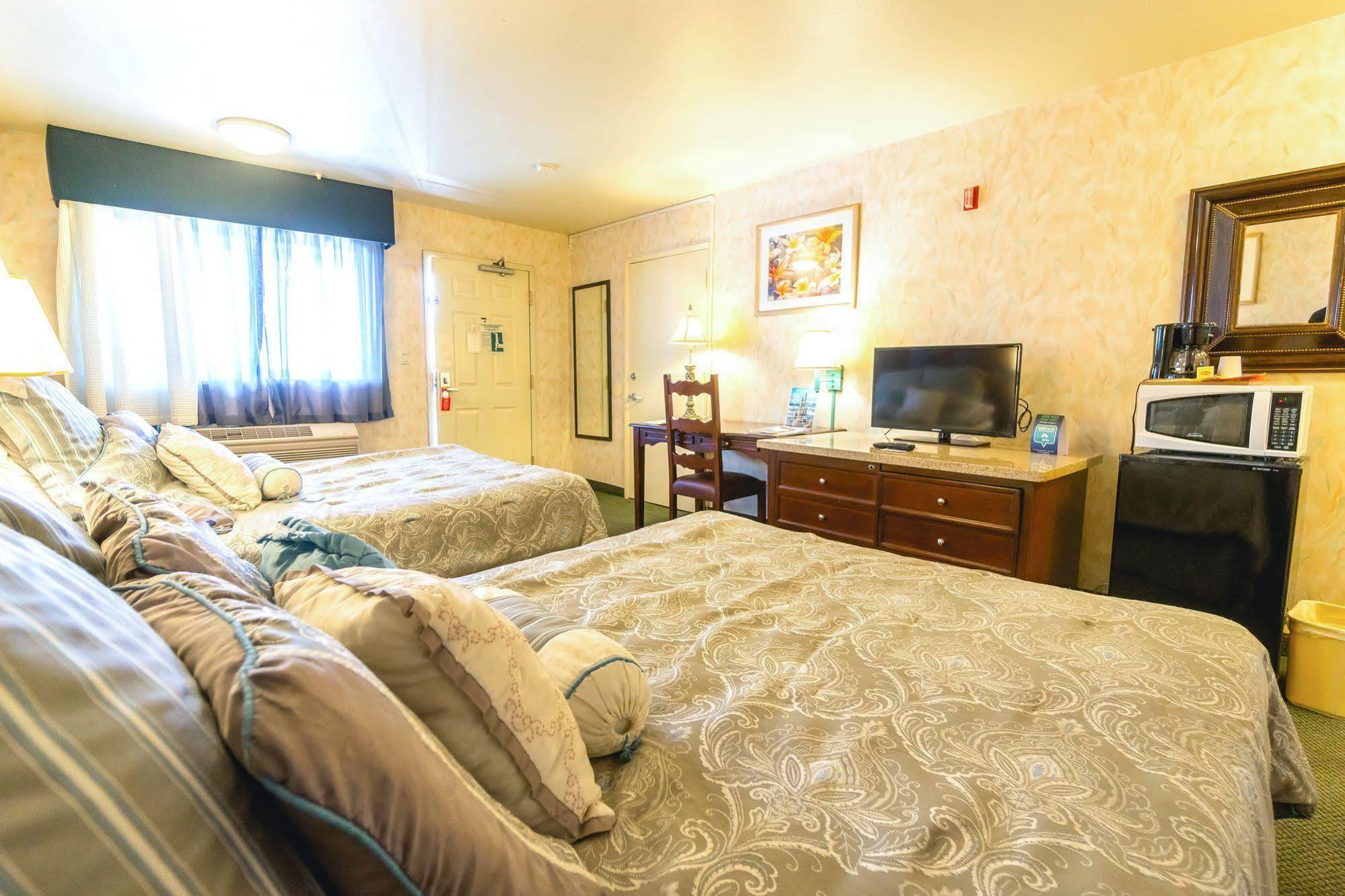 Art Hotel Лагуна Бийч Екстериор снимка